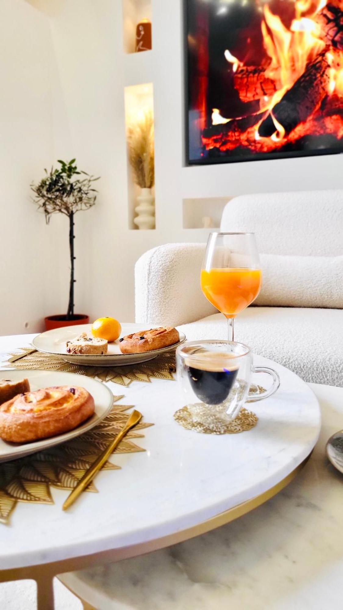 - La Suite Delos - Jacuzzi 2 Places - Centre Ville A Pied - Lit Queen Size - Parking Privee - Wifi - City Center Within Walking Distance - Кимпер Екстериор снимка