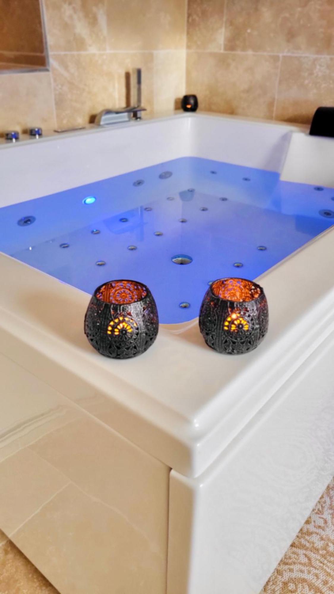 - La Suite Delos - Jacuzzi 2 Places - Centre Ville A Pied - Lit Queen Size - Parking Privee - Wifi - City Center Within Walking Distance - Кимпер Екстериор снимка