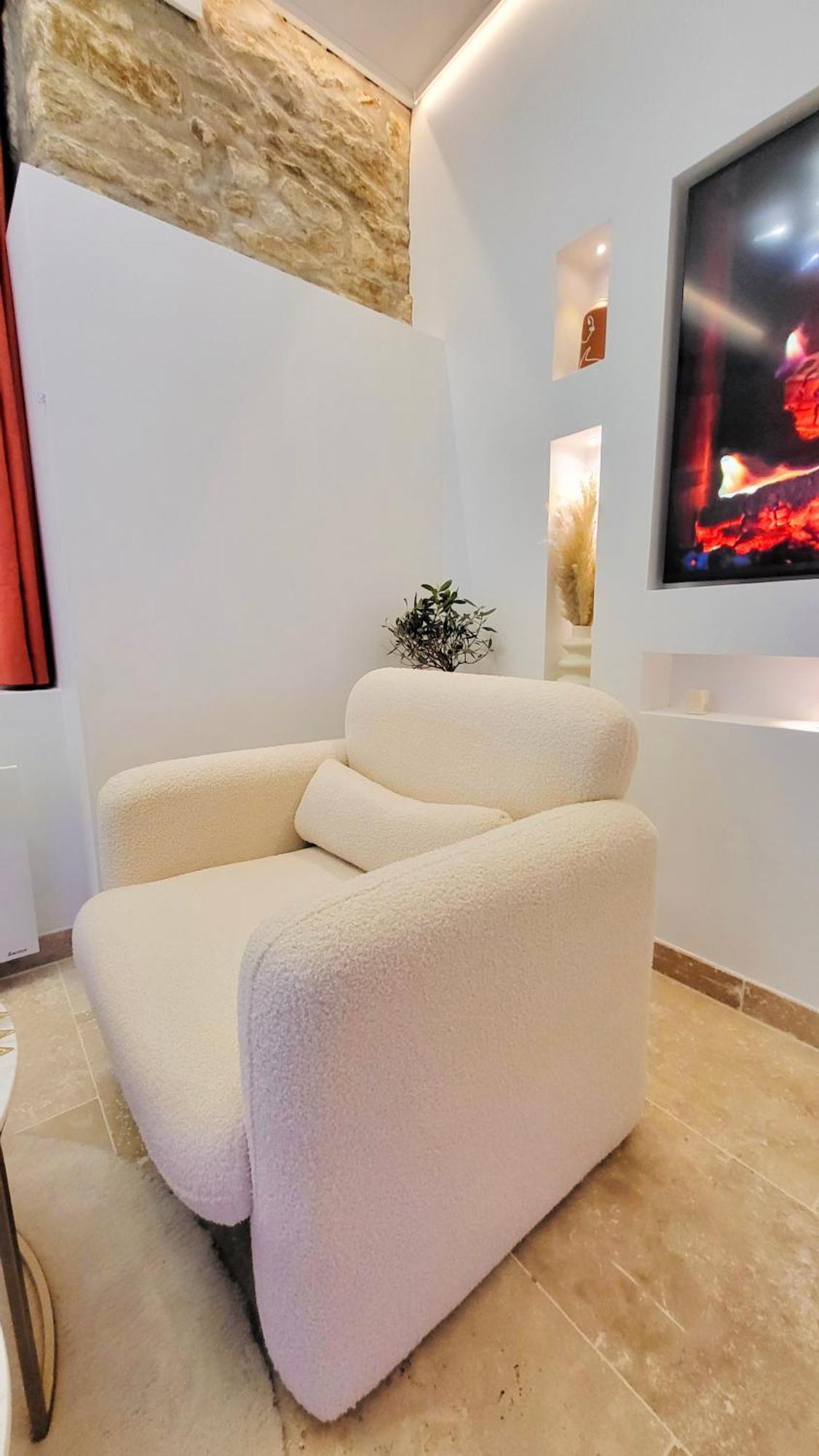 - La Suite Delos - Jacuzzi 2 Places - Centre Ville A Pied - Lit Queen Size - Parking Privee - Wifi - City Center Within Walking Distance - Кимпер Екстериор снимка