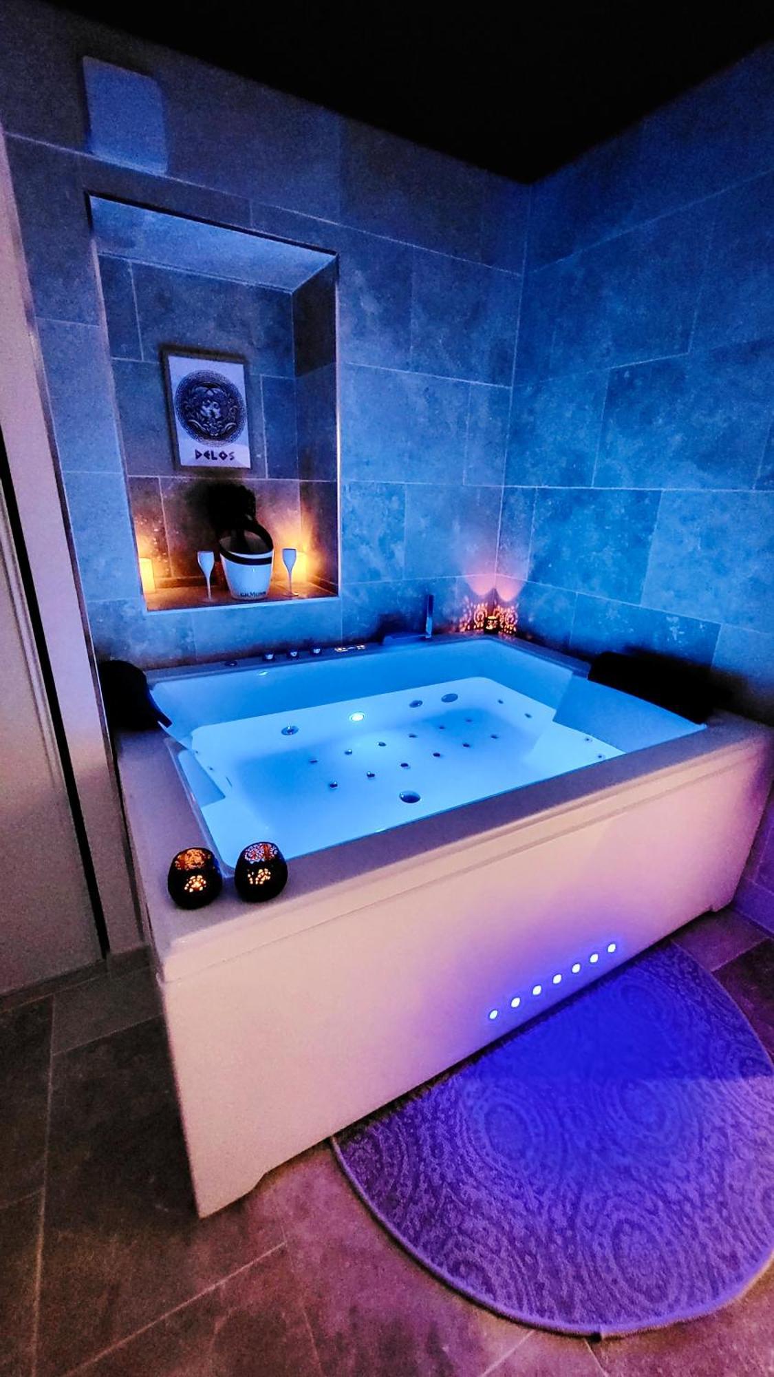 - La Suite Delos - Jacuzzi 2 Places - Centre Ville A Pied - Lit Queen Size - Parking Privee - Wifi - City Center Within Walking Distance - Кимпер Екстериор снимка